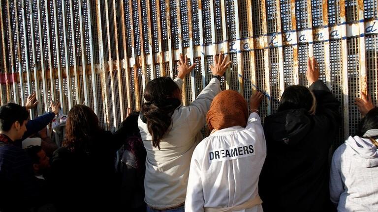 إدارة ترامب تسعى لإنهاء برنامج الحالمين‭ ‬للهجرة