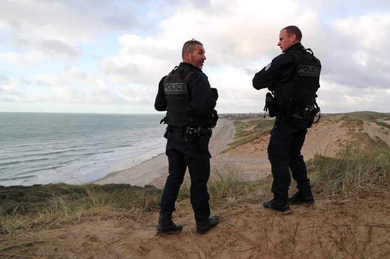 rtxkkh2v French police patrol the beach in Wimereux after migrant tragedy