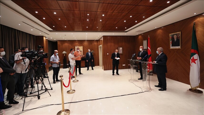 لعمامرة يؤكد ضرورة توسيع التعاون بين الجزائر وتركيا