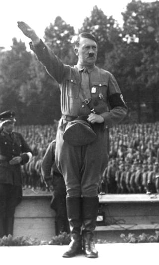 320px-nurnberg_reichsparteitag_hitler_retouched