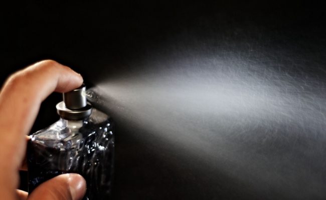 كيف تجعل رائحة العطر تفوح
