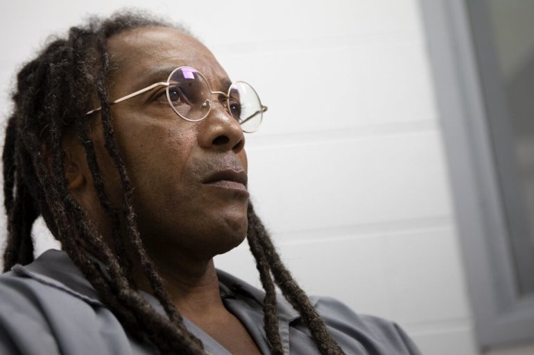 أدين كيفن ستريكلاند ظلماً في عام 1979 بارتكاب جريمة قتل ثلاثية في مدينة كانساس سيتي