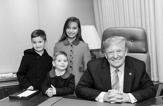 إيفانكا ترامب تهنئ والدها بميلاده ااـ 74