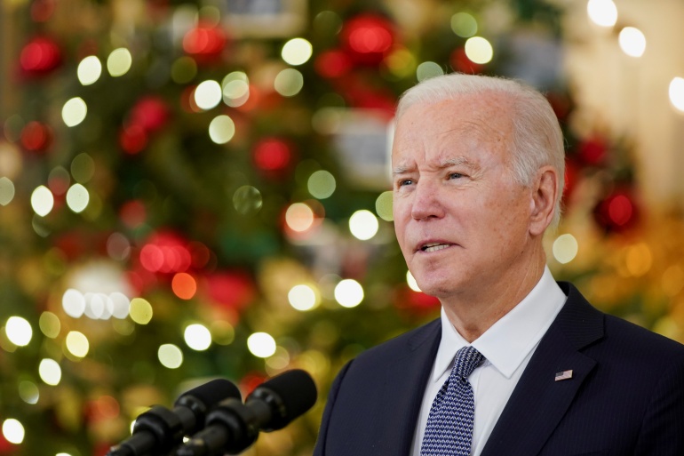 rtxl160h-1 U.S. President Biden delivers remarks on the November jobs report at the White House in Washington