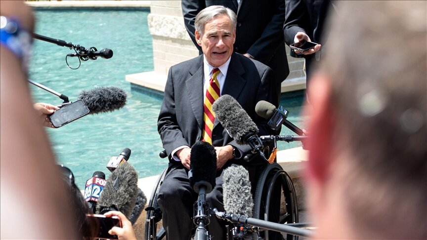 إصابة حاكم ولاية تكساس الأمريكية بفيروس كورونا