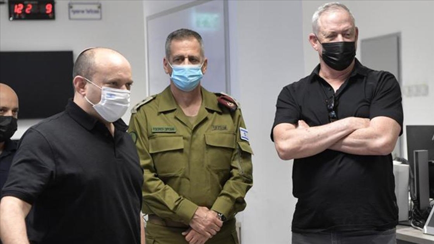 لابيد وغانتس يشكران الرئيس الفلسطيني للمساعدة بإطفاء حرائق القدس