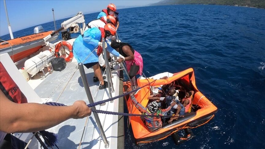 تركيا.. إنقاذ 10 من طالبي اللجوء أرغمتهم اليونان على العودة