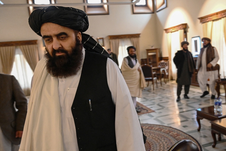 000_9xu4vz-1 In this picture taken on February 2, 2022, Afghanistans Foreign Minister Amir Khan Muttaqi (L) arrives for an interview with AFP at his office in the foreign ministry in Kabul. - The Taliban are inching closer towards international recognition but any concessions Afghanistan's new rulers make will be on their terms, the regime's foreign minister said in an interview with AFP. (Photo by Wakil KOHSAR / AFP)