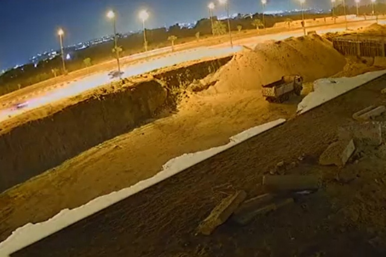 مأخوذة من فيديو كاميرا مراقبة لحادث سير في مصر