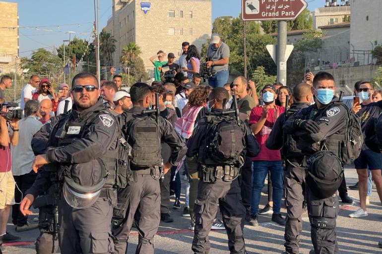 فلسطين-الشيخ جراح- تحاصر قوات الاحتلال شارع عثمان بن عفان منذ شهرين ونصف وتمنع المتضامنين من دخوله-الجزيرة نت