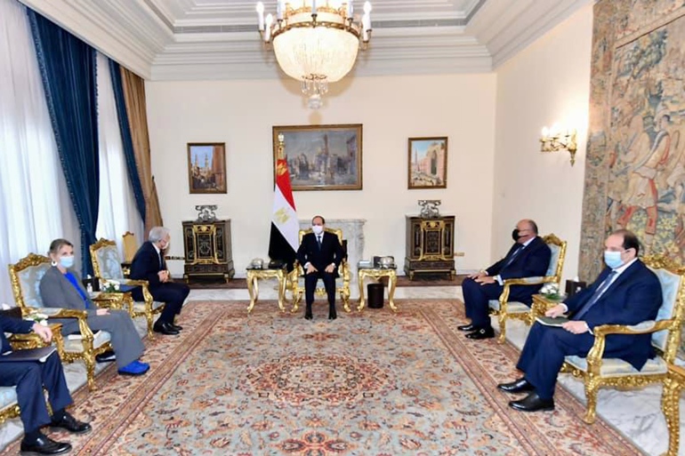 لقاء الرئيس المصري عبد الفتاح بوزير الخارجية الإسرائيلية يائير لابيد في القاهرة