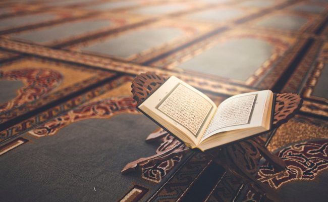هل يجوز اخذ مصحف من المسجد