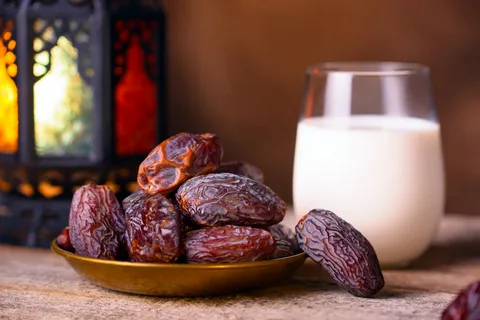 ما حكم من افطر ناسيا في رمضان