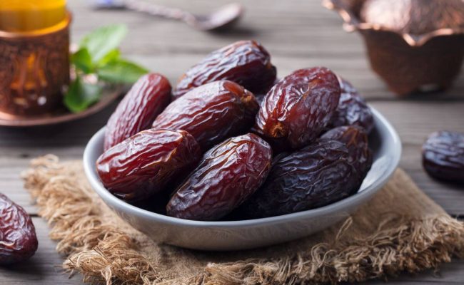 هل يجوز اخراج زكاة الفطر تمر