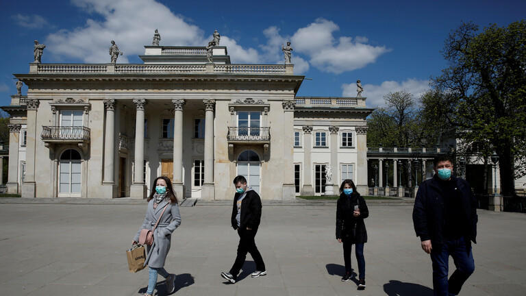 ارتفاع حاد بإصابات كورونا اليومية في بولندا