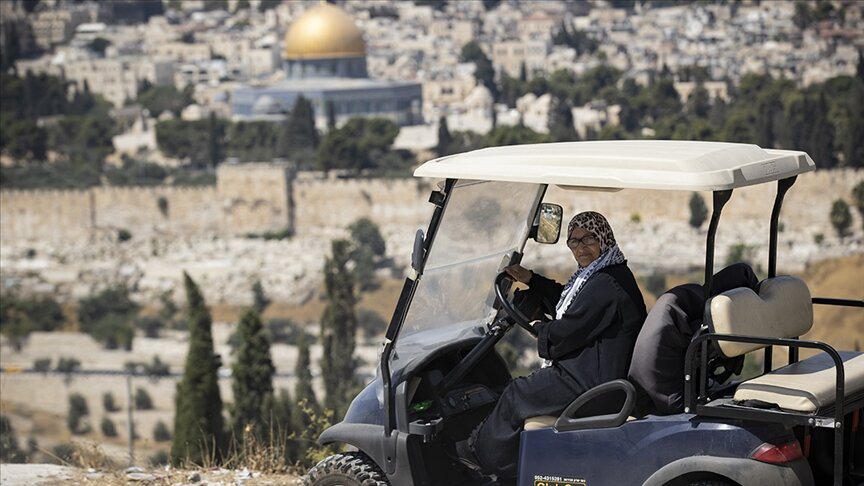 الحاجة نفيسة خويص: هذه حكايتي مع "توكتوك" الوصول للأقصى (مقابلة)