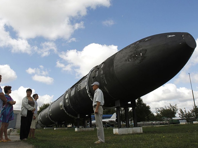 27f5fe86-7283-4ae6-9a49-442148661d2e-1 الموسوعة - Visitors look at a SS-18 SATAN intercontinental ballistic missile at the Strategic Missile Forces museum near Pervomaysk, some 300 km (186 miles) south of Kiev, August 22, 2011. The museum, staffed by former strategic missile forces servicemen, is a reminder of the times when Ukraine held the world's third largest nuclear arsenal containing hundreds of intercontinental ballistic missiles equipped with multiple nuclear warheads, which it inherited from the Soviet Union. (REUTERS/Gleb Garanich)