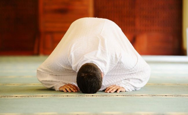 التكاسل عن الصلاة من علامات