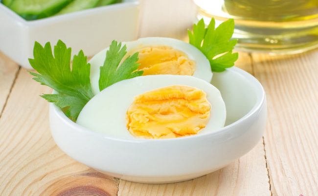 العلاقة بين البيض المسلوق وجرثومة المعدة