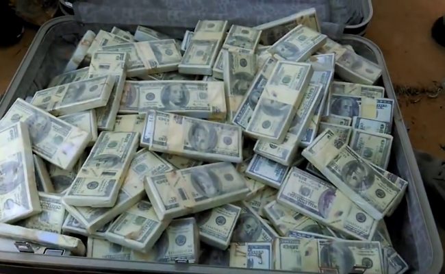 تفسير رؤية حقيبة المال في المنام