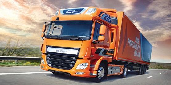 شاحنة تقتحم حشود المتظاهرين في مينيابوليس - فيديو