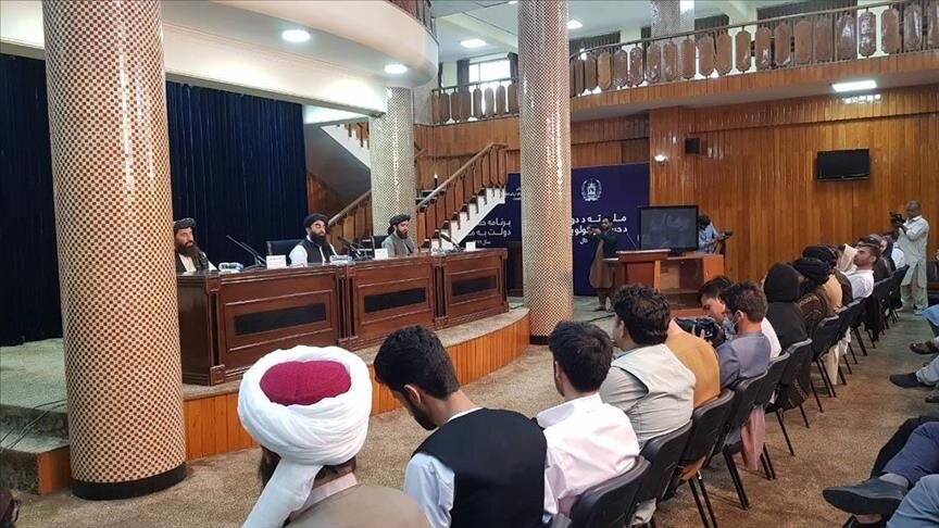 طالبان تحظر نقل الدولار والآثار خارج أفغانستان