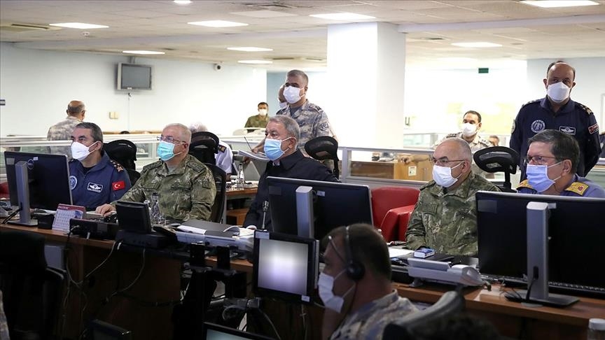 تركيا.. أكار يشرف على عملية تدمير أهداف إرهابية شمالي العراق