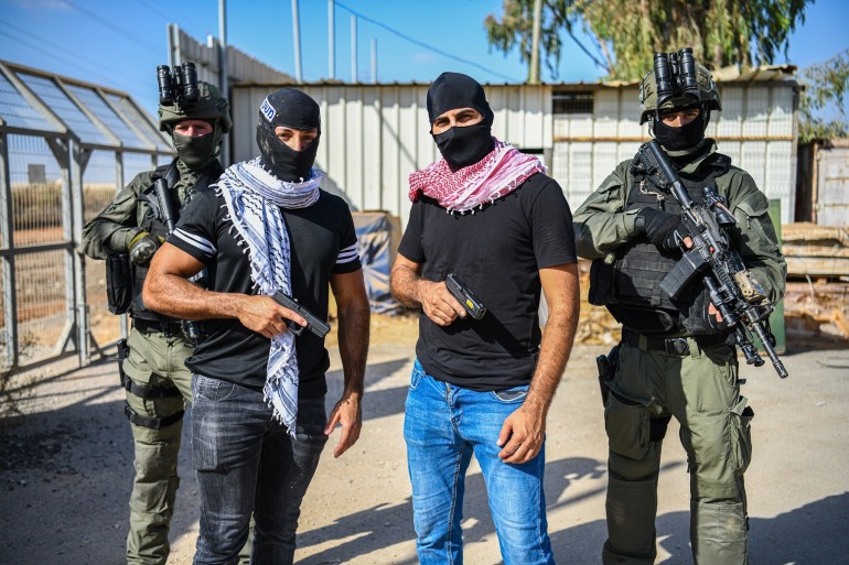 تطوع بعض عناصر المدني في حرس الحدود ووحدة المستعربين. تصوير المتحدث باسم الشرطة الإسرائيلية التي عممها على الإعلام للاستعمال الحر)