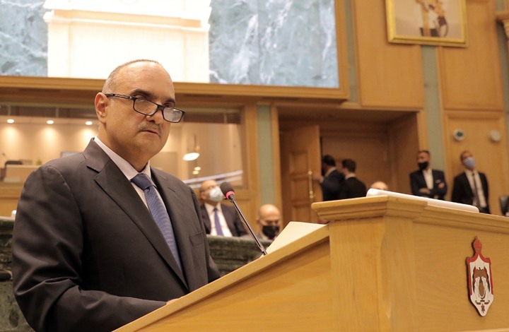12021455747566-3 محامي مواطن أردني يطلب عرض رئيس الوزراء على طبيب نفسي