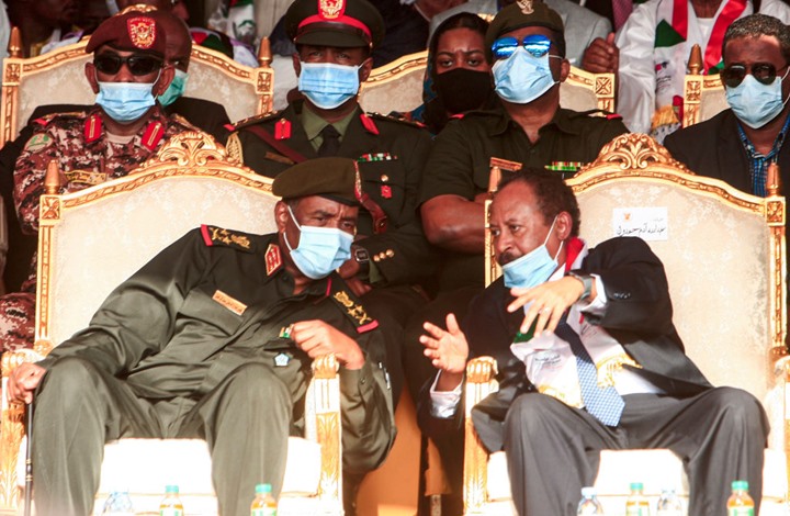 أنباء عن تعثر مفاوضات السودان وتشديد القيود على حمدوك