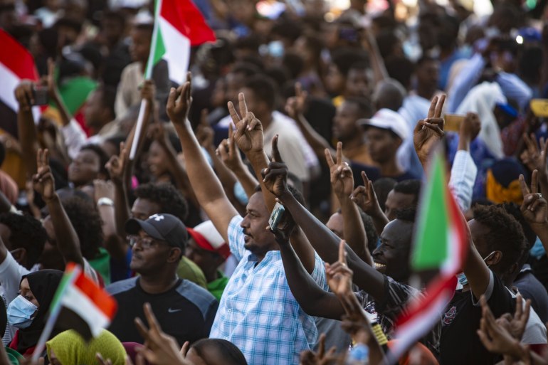 25983341-1 Thousands protest military takeover in Sudan