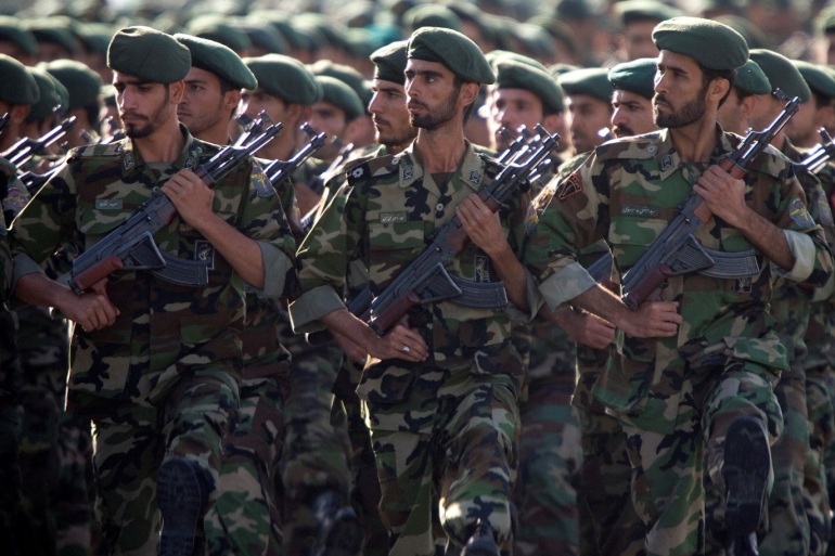 ae48126d-9630-4baa-83db-d77dddb711a4-1 Members of Iran's Revolutionary Guards march during a military parade to commemorate the 1980-88 Iran-Iraq war in Tehran September 22, 2007. REUTERS/Morteza Nikoubazl/File Photo