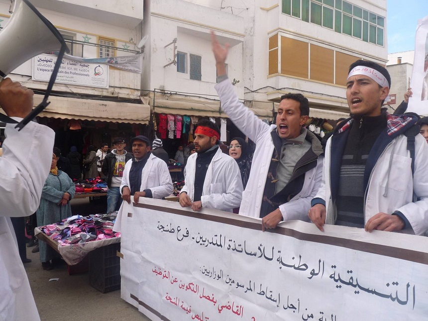 d8a7d984d8a3d8b3d8a7d8aad8b0d8a9-d8a7d984d985d8aad8afd8b1d8a8d98ad986-d8b7d986d8acd8a9-1-1 بالصور.. مسيرة الأساتذة المتدربين بسوق بني مكادة الشعبي بطنجة
