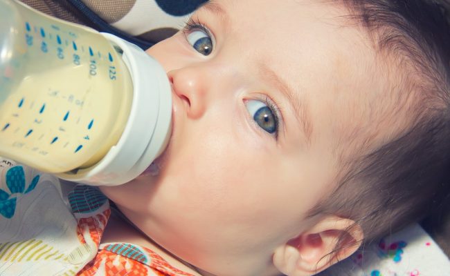 طريقة تخزين لبن الأم