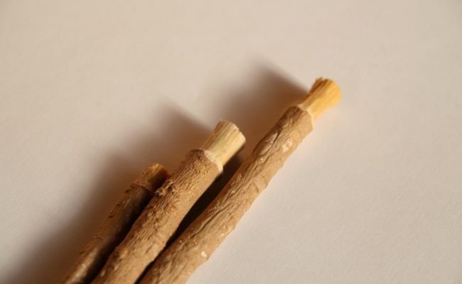 لماذا سمي السواك بهذا الاسم