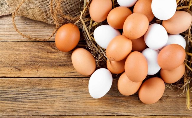 ماهي العناصر الغذائية التى يحتوى عليها البيض