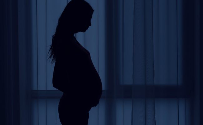 من نزل عليها إفرازات بنية بعد الترجيع وطلعت حامل
