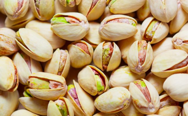 d987d984-d8a7d984d981d8b3d8aad982-d985d8b3d985d988d8ad-d981d98a-d8a7d984d983d98ad8aad988-d8afd8a7d98ad8aa-650x400-1 هل الفستق مسموح في الكيتو دايت