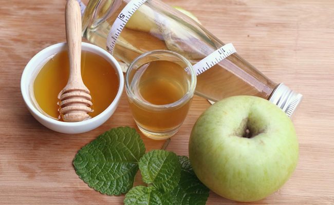 فوائد شرب الخل مع الماء قبل النوم