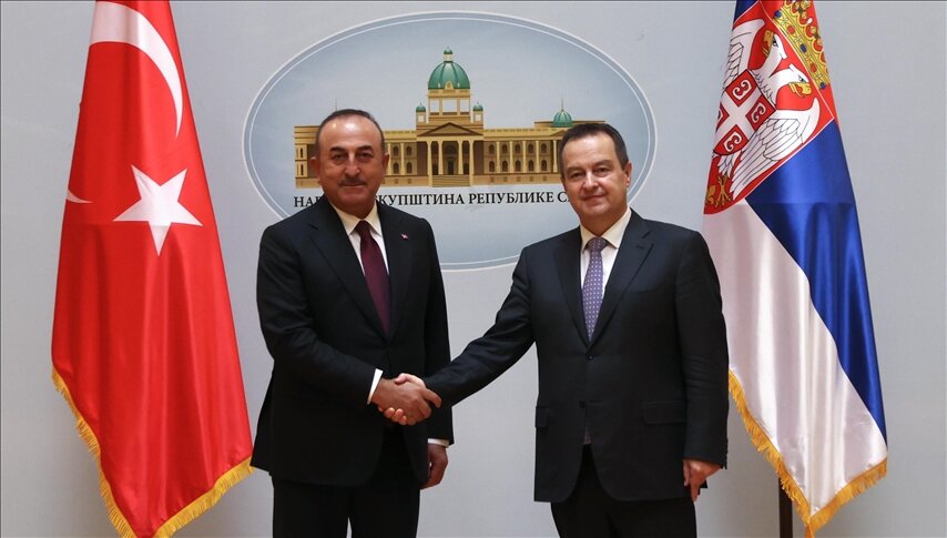 تشاووش أوغلو يلتقي رئيس البرلمان الصربي