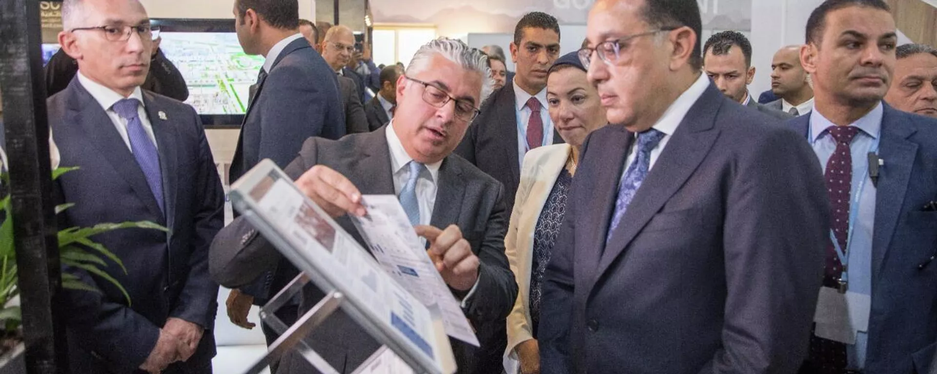 وفد وزاري مصري يزور جناح المنطقة الاقتصادية لقناة السويس بالمنطقة الخضراء - سبوتنيك عربي, 1920, 07.11.2022