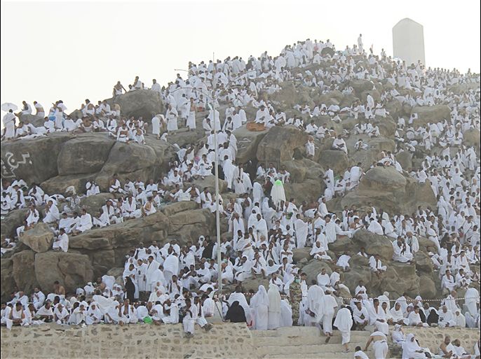 231dcef7-a8fc-4383-8609-08da23840368-1 جبل عرفة امتلأ بالحجيج منذ الصباح الباكر