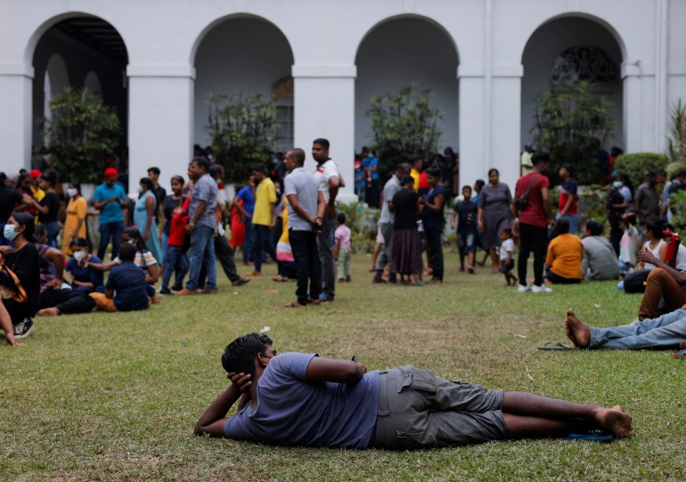 rts9ft4f Demonstrators protest inside the President's House and Presidential secretariat after President Gotabaya Rajapaksa fled, in Colombo