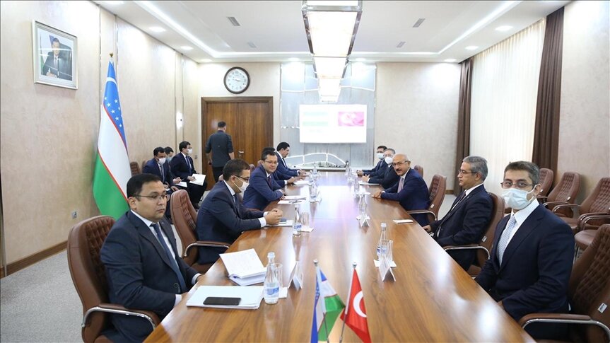 وزيرا مالية تركيا وأوزبكستان يبحثان مجالات التعاون