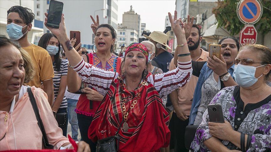 تونس.. مناصرات "الدستوري الحر" يطالبن بإغلاق "علماء المسلمين"