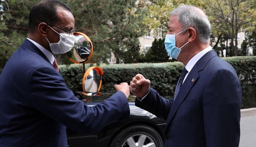 وزيرا دفاع تركيا والصومال يبحثان ملفات أمنية ثنائية وإقليمية