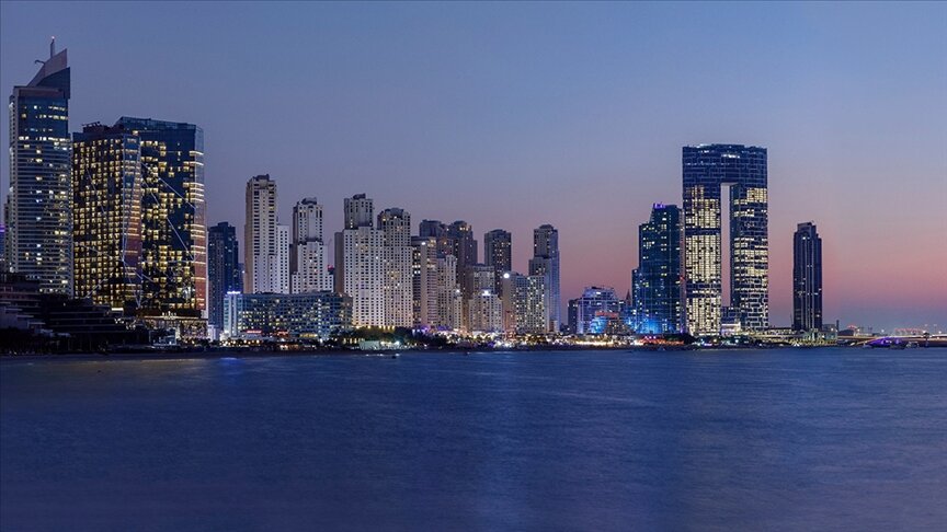 الإمارات تطلق حزمة أولى من 50 مشروعا لدعم اقتصادها