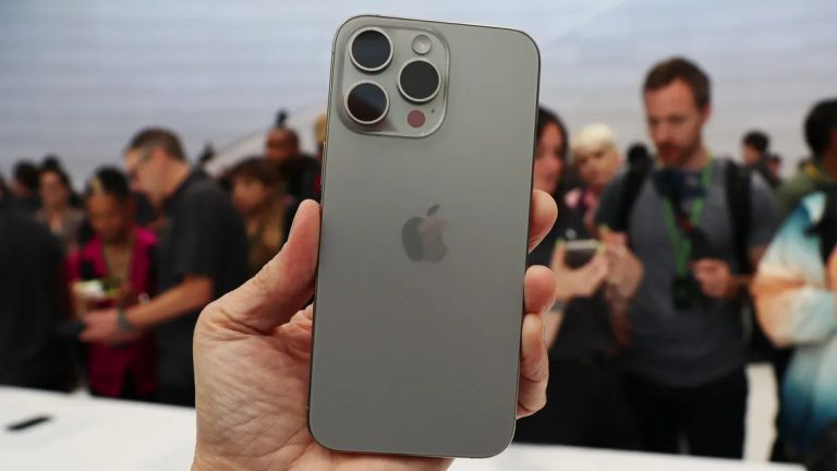 للـ iPhone 15 Pro ميزة خفية من iPhone 14 تجعل التصليحات أرخص بكثير.